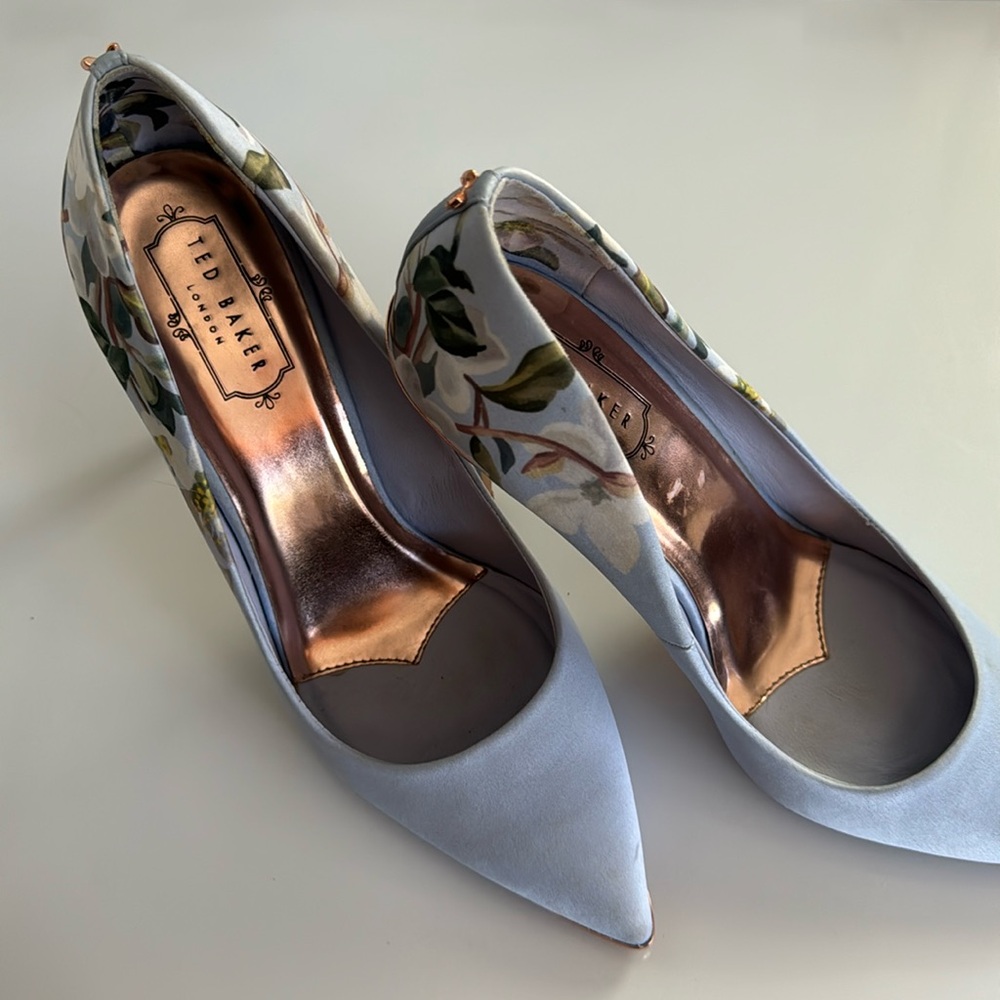Women's Izbelip Floral Pointed-Toe Pumps